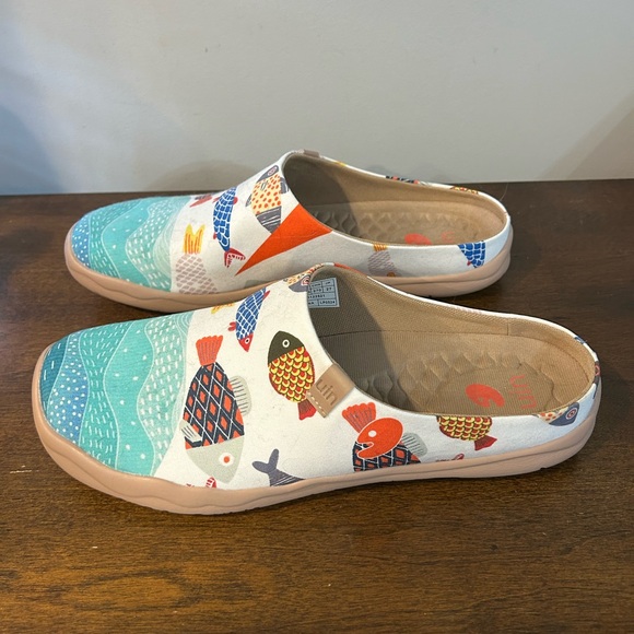 UIN Womens Happy Fish Shoe Sz 10.5 White Blue Orange Barefoot Slipper Mules Clog - Picture 9 of 11